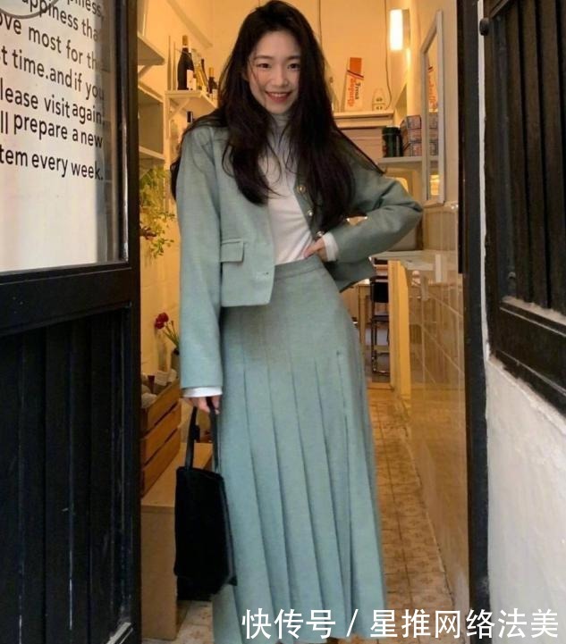 春天火了一种“仙女风”穿搭,优雅又高级,照着模板穿就很美