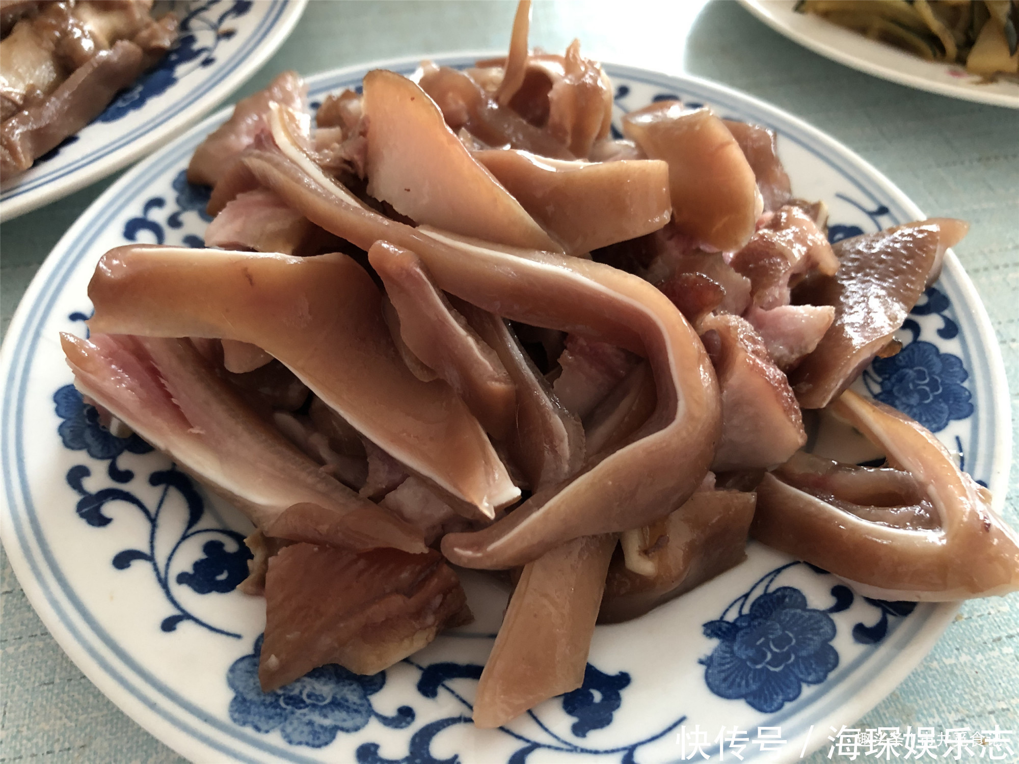 同学|老同学开车千里找我,没去大饭店,小店点6盘菜,同学太懂我了