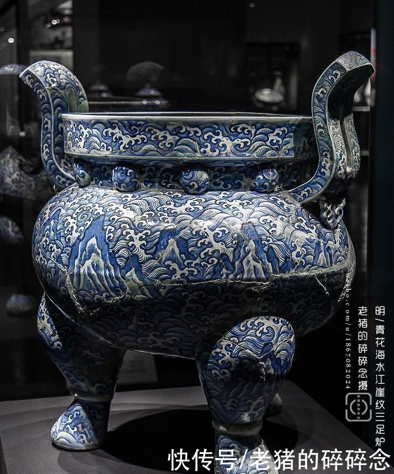  故事|国家宝藏宝贝的孪生兄弟-青花海水江崖纹三足炉的故事
