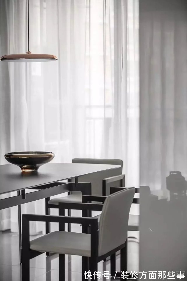 百叶|160㎡现代简约风,木饰面+黑色百叶,通透高级有气质!