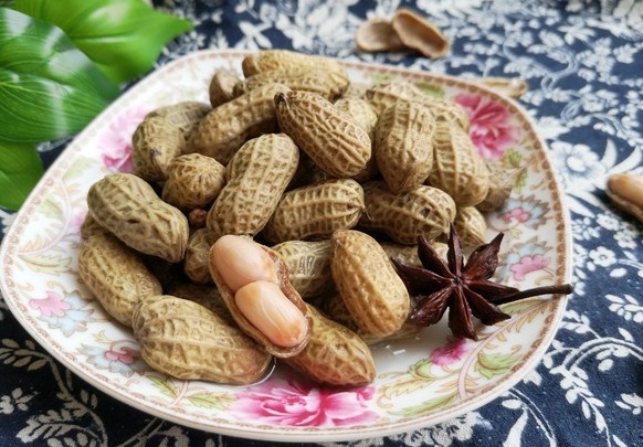 煮花生时,别乱放调料,姥姥用这个方法煮了60年,鲜香软烂又入味