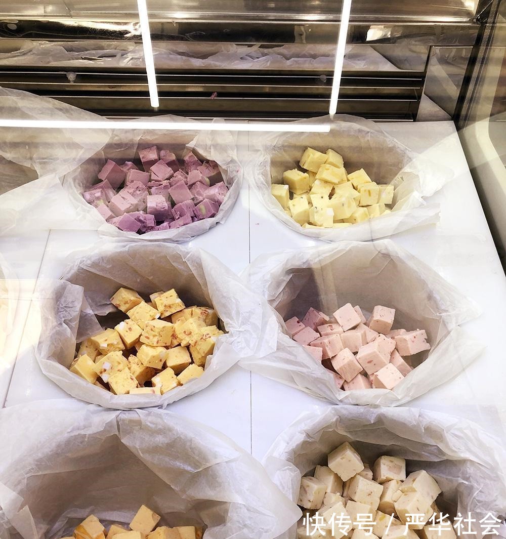 一个个口味丰富的小方块不是冰淇淋,而是清凉爽口的厚切酸奶