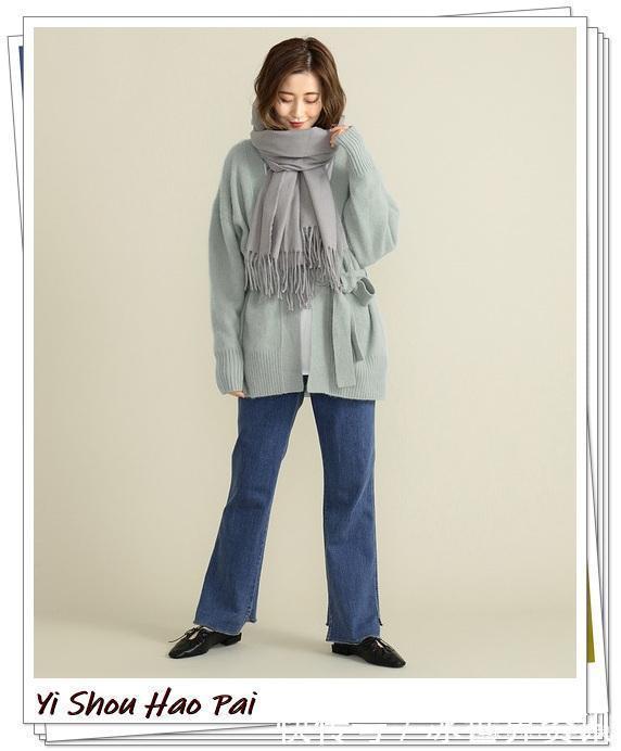 低调有气质!灰色围巾的搭配示例,简单穿搭立马变时尚