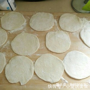 蒸包子发面有妙招，掌握这几点，松软不塌陷，比早餐店买的还好吃