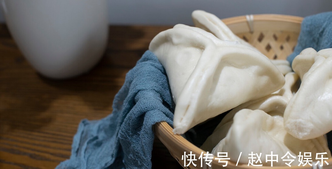 排出体外|吃一次等于喝“一桶油”，54岁男子查出脑梗塞，因经常吃2种早餐