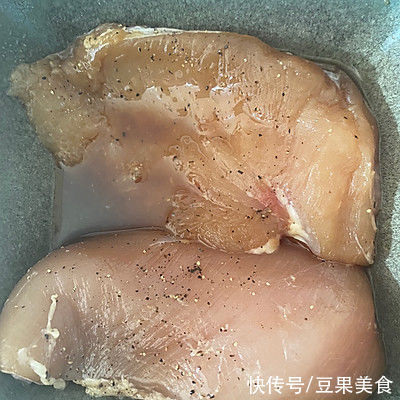 懒人福利,超简单的快手菜藤椒油低温鸡胸肉川香沙拉