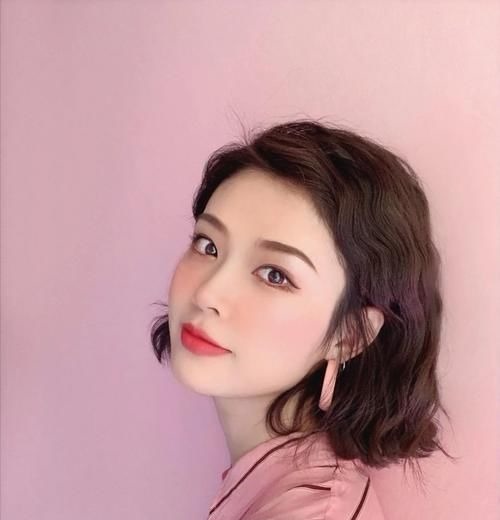 姐妹们 适合小长假换的6款发型,几种风格任你选,时髦减龄显发量