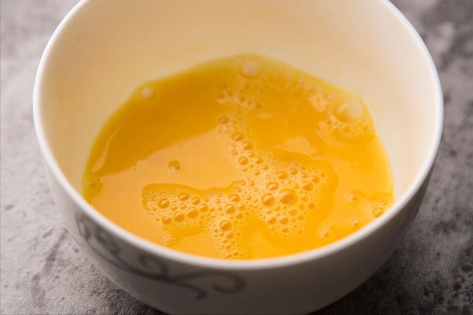 做蛋花汤，切忌水开直接倒蛋液，多做1步骤，蛋花漂亮，香浓好喝