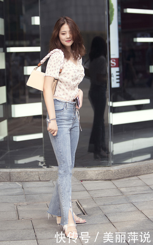 美女街拍：路人时尚街拍，时下流行的穿搭，让你更具性感时尚女神魅力