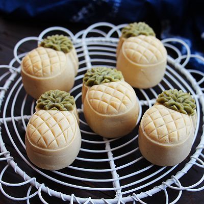 流心月饼|焦糖流心凤梨月饼