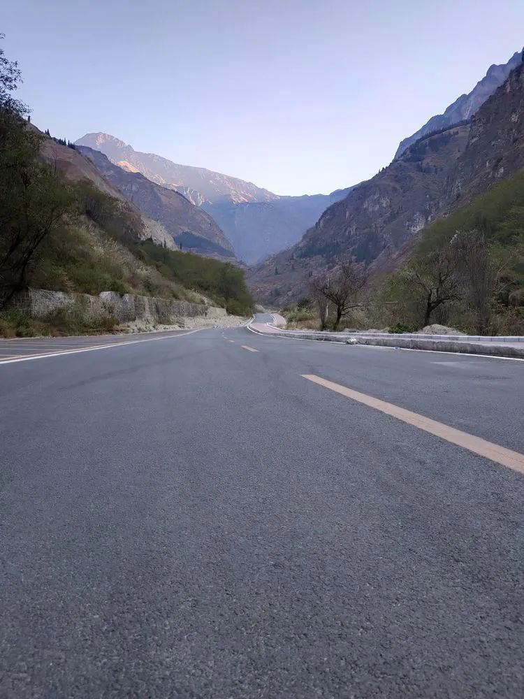 指南村|登顶东川小牯牛山——慈悲殿