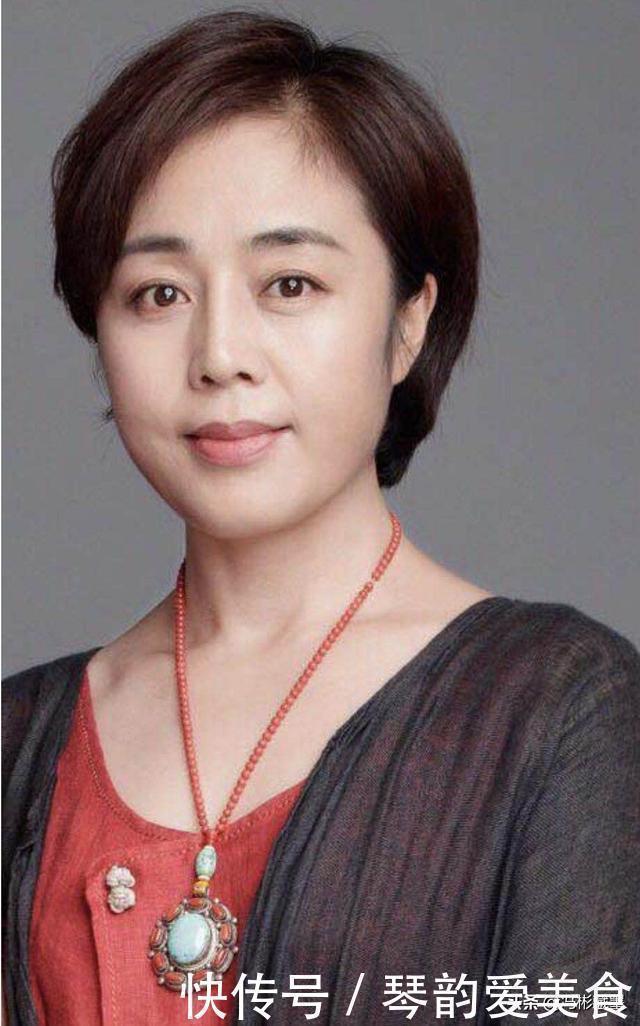 书法报#16岁的她成为中书协会员,18岁把一身的书法绝活奉献给军旅