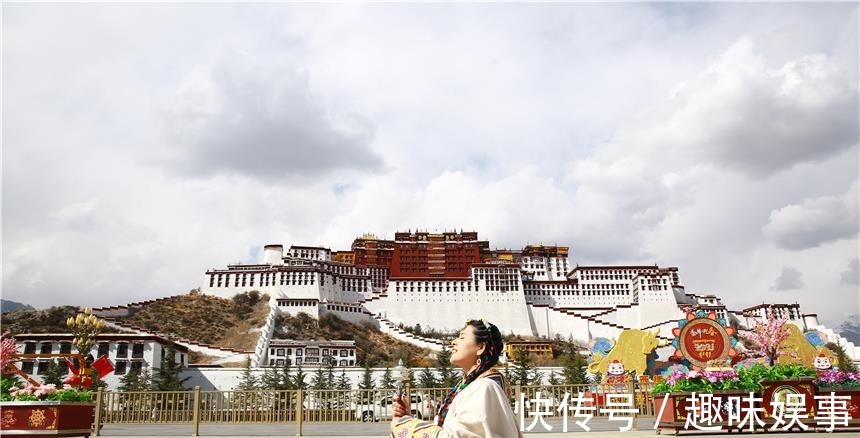 玛吉阿米|拉萨旅游必做的两件事，夜游布达拉宫，拍一套藏服写真，你赞同吗