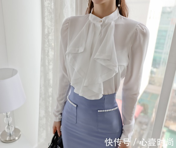 阿拉贡|女神孙允珠的时尚搭配:阿拉贡古堡宫廷靛青雅致衣裙