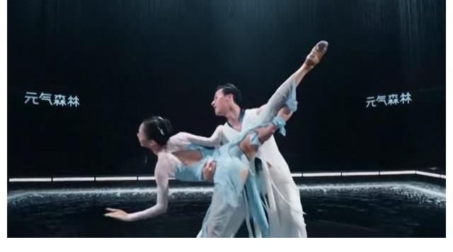 選手|《舞蹈生》首播，三位女導(dǎo)師驚艷全場(chǎng)，選手出現(xiàn)失誤遭導(dǎo)師質(zhì)疑