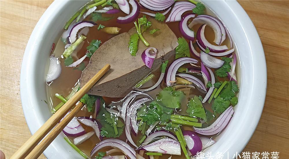 凉拌|猪肝不仅可以炒来吃,原来还可以这样做,成菜不柴不腥,特爽口