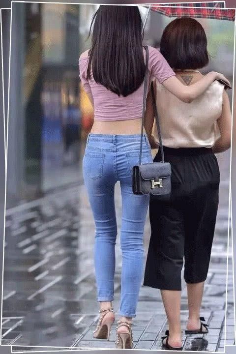 丰臀 时尚又有型的牛仔裤,散发着浓郁的时尚气息,秀出性感丰臀