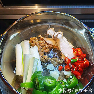 清国酱汤饭这样做好看好吃又解馋，孩子天天吃不够