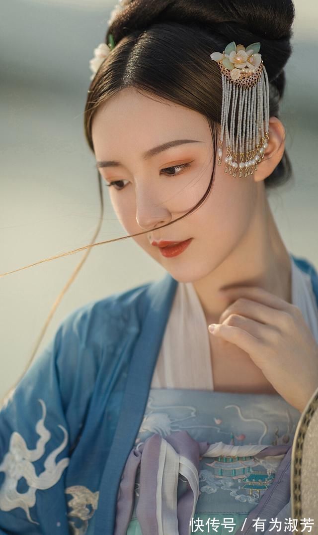 佳节$杜牧很著名的一首诗,秋天与老友一起爬山,短短8句清新流畅