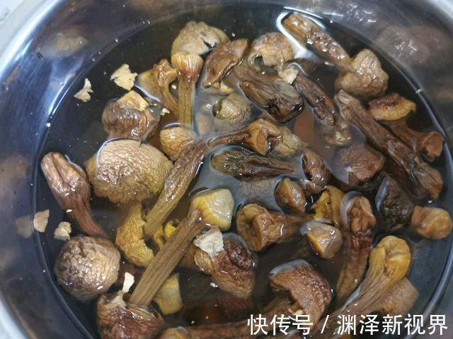 干燥的秋季，要给家人多做这种汤，营养又滋润，一口新鲜味道好