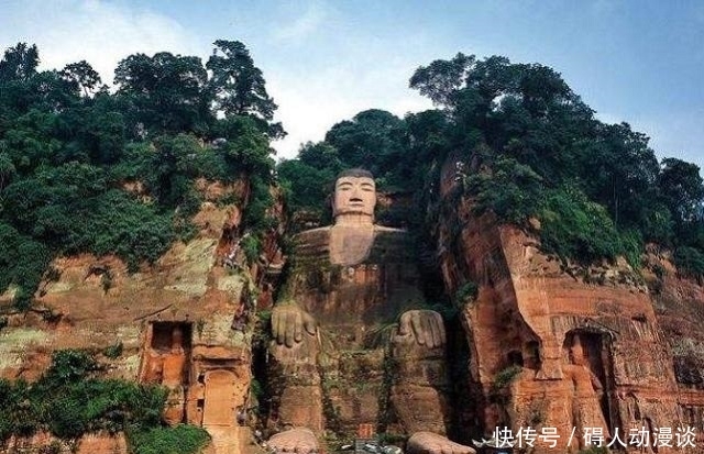 中年|乐山大佛胸口发现一密室，早年间被盗墓贼光顾，只留下一块石碑