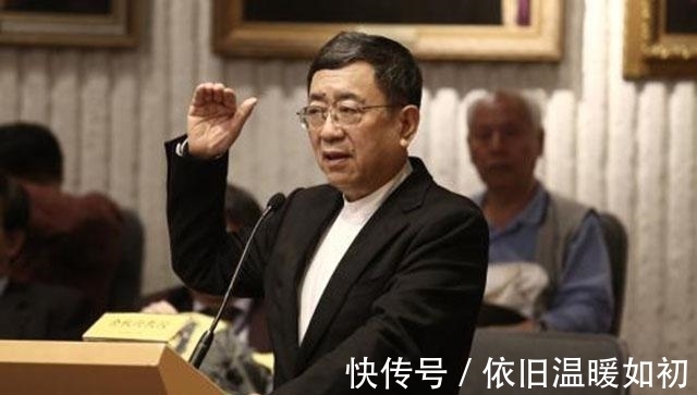 历史人物&当年红极一时的余秋雨为何坠下“神坛”?梁宏达的解释一针见血