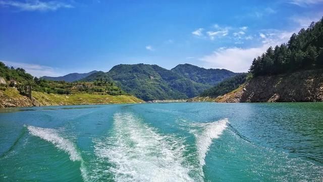 湖面|六月，青川白龙湖邀您一起游湖“趣”