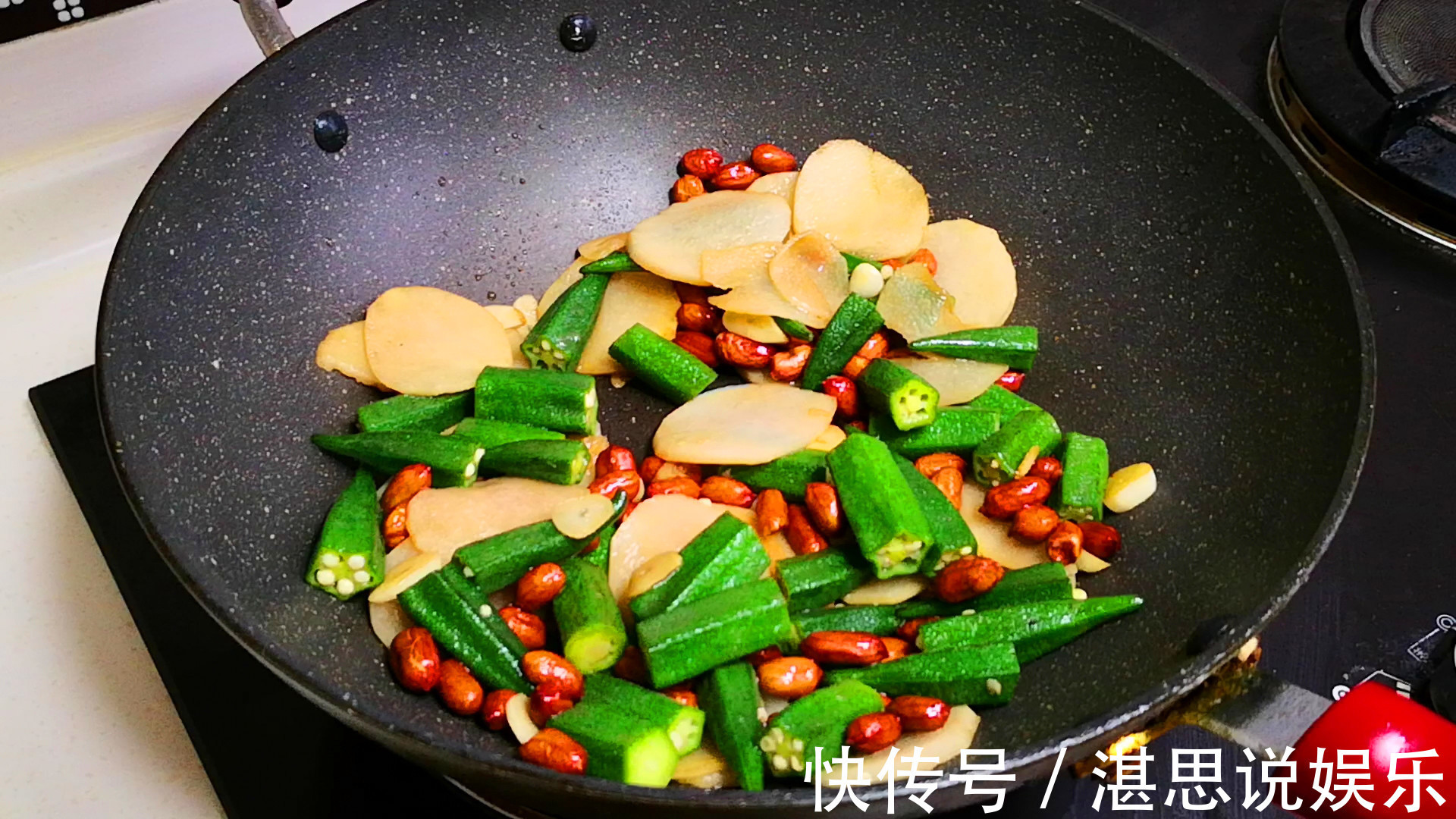 解馋|秋天要多吃秋葵，加花生米简单一做，营养解馋又下饭，给肉都不换