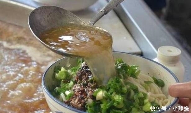 家面馆|夫妻卖特色面,每碗10元,每天限量300碗,来晚攀关系也没用