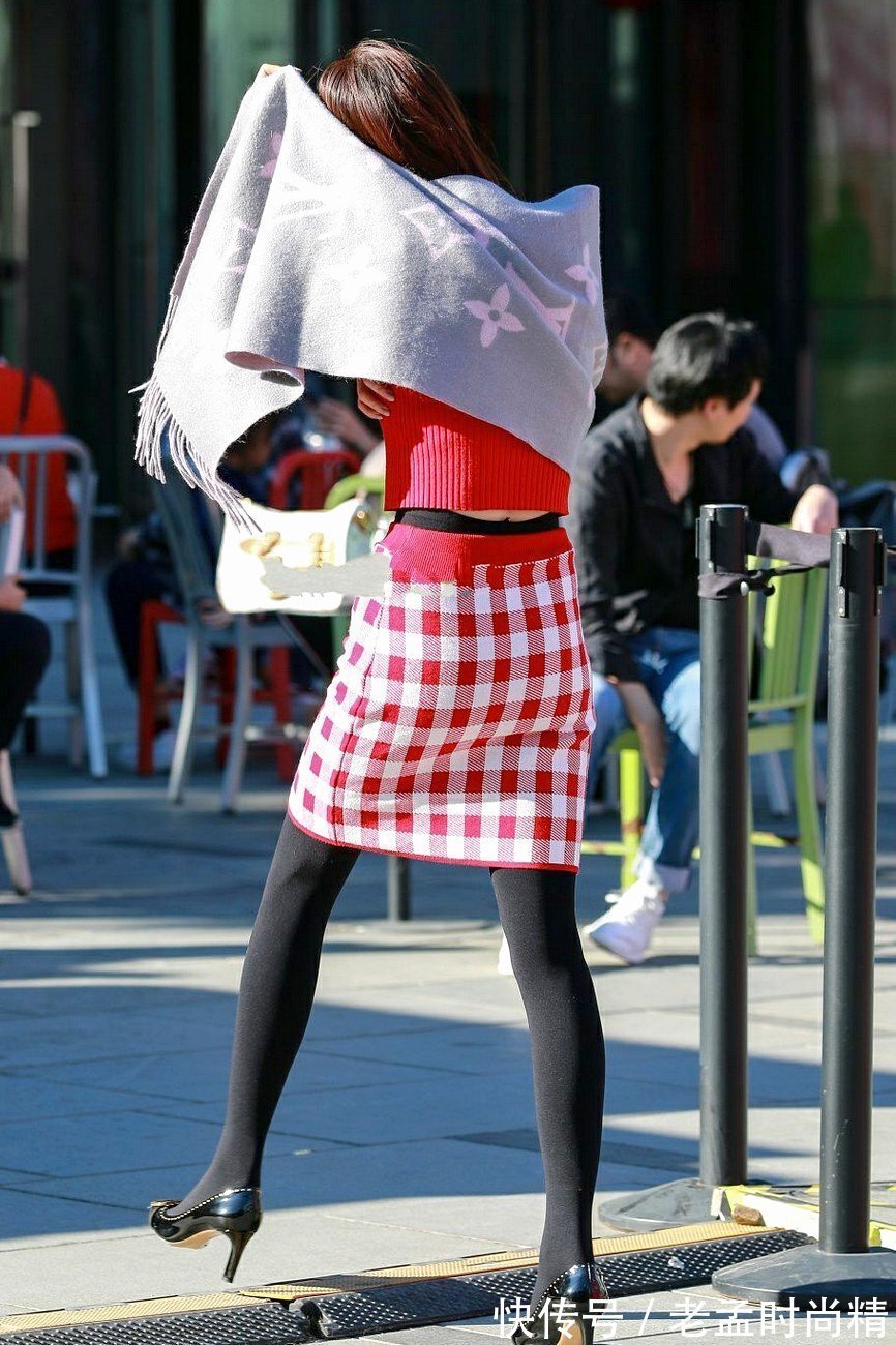 霸气|穿裙子的时候来一条披风, 骨子里的霸气瞬间散发出来!