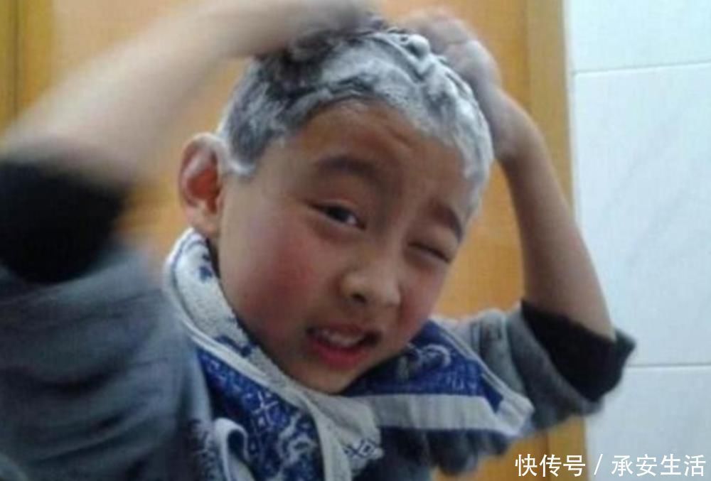 头发多久洗一次最正常？理发师建议：超过这个数，头发会越来越油