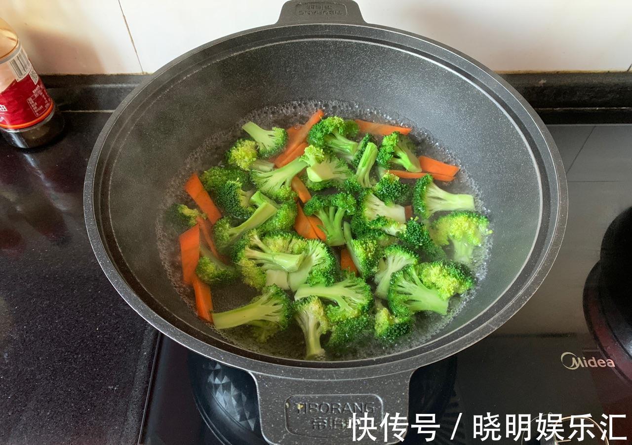老少皆宜|西蓝花别总炒着吃,做成美味的上汤西蓝花,鲜美减脂又好吃