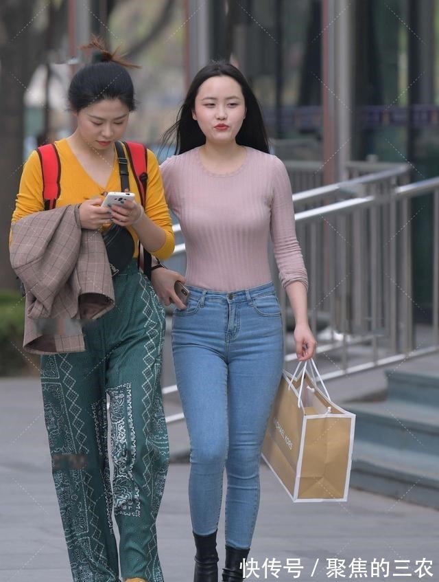 上衣 藕粉色上衣温柔淡雅,搭配牛仔裤,兼具休闲范儿与浪漫气质!