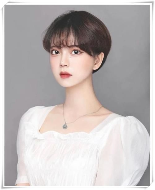 春夏季节，选择这5种“初恋”短发，美出新高度