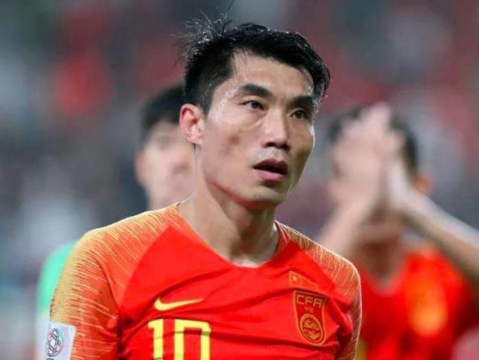 何超|這樣的球員怎能不愛？41歲鄭智昨晚1舉動贏尊重！何超：我不行