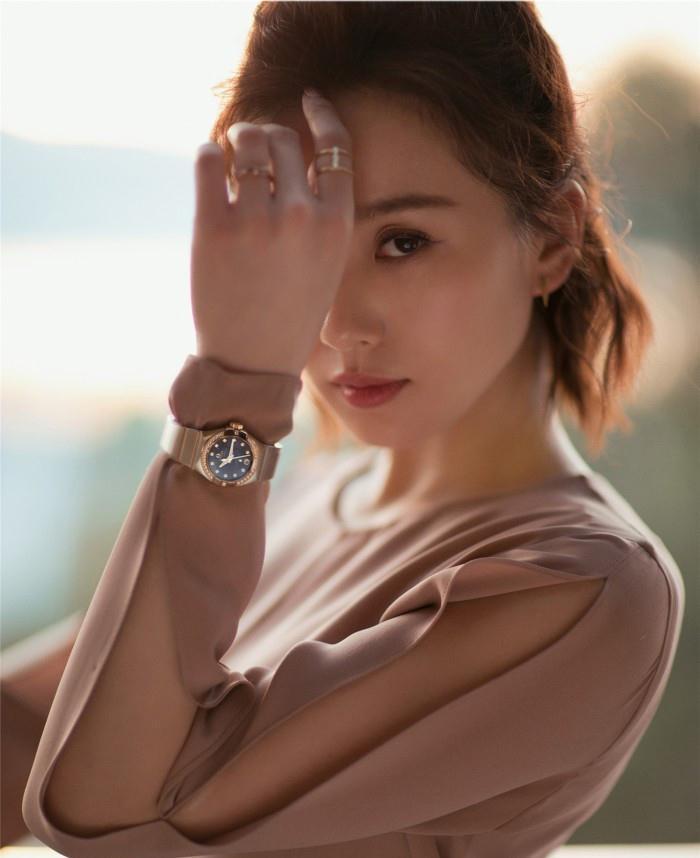 配饰 女人带手表应该戴“左手”还是“右手”?看完就懂了,戴错很尴尬