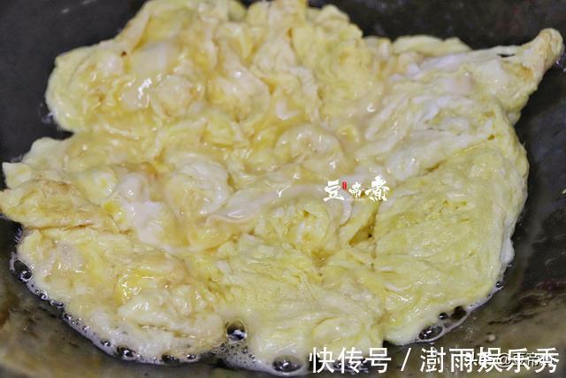 韭黄|一斤3块钱,人人吃得起,常吃腰腿好还不怕水,男人尤其要多吃