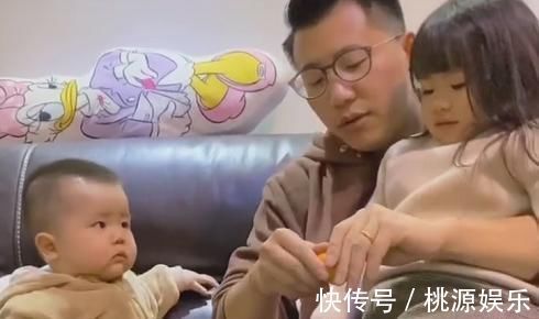 偏心眼|“偏心眼奶爸”带娃火了,娃一脸哀怨:你个糟老头子,气死我了!