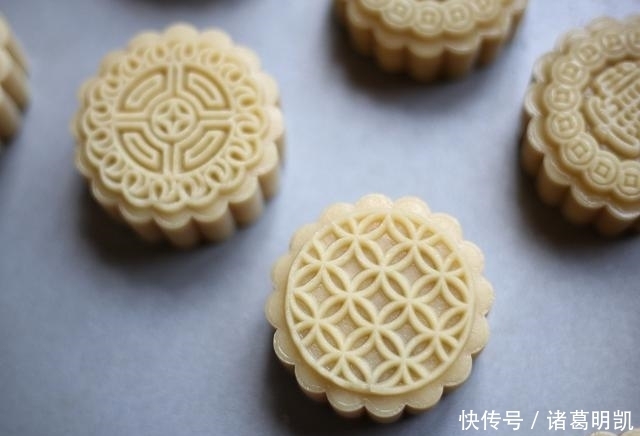 蛋黄|广式月饼还是喜欢这配方,蛋黄油润咸香,饼皮松软可口,味道大赞