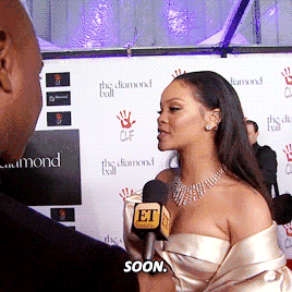 全球最有钱的NBA女球迷,拥有身家6亿美金,主业是卖化妆品?