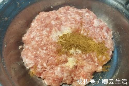 饺子馅想要鲜流油流汁?有人加鸡蛋,有人加油,其实都不全面