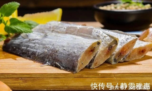 选购带鱼时，选择“一粗三小”的带鱼肉质鲜嫩美味，腥味小