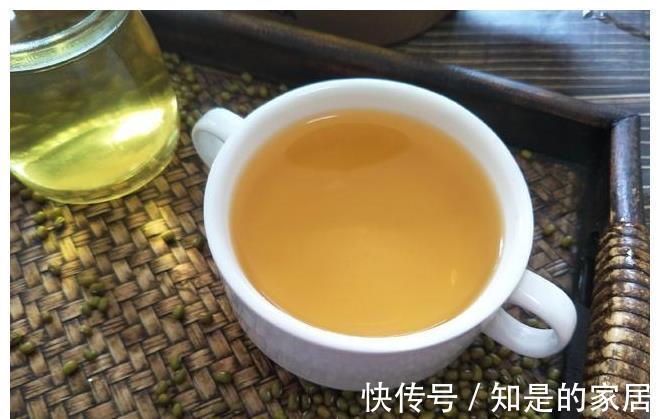 清澈|熬绿豆汤总发红？教你正确做法，豆汤清澈透绿，三伏天正好喝