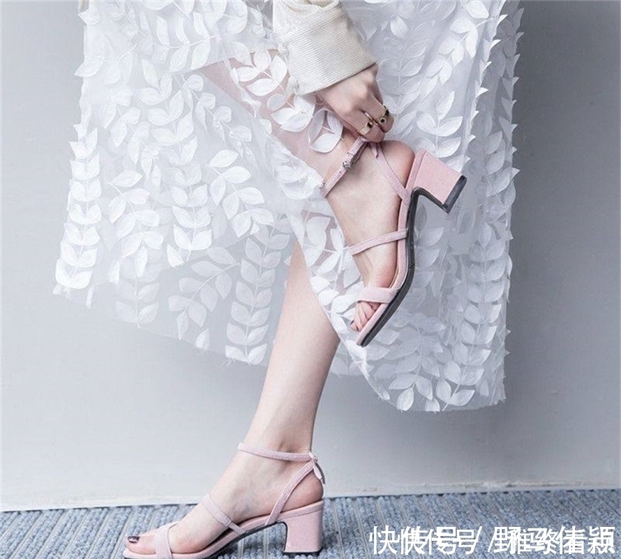 尖头|高跟鞋穿出高贵华丽的韵味，尖头细跟演绎女性的独特风采