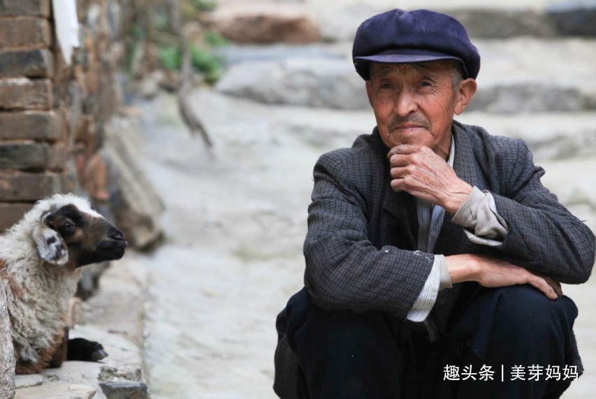 老两口|老了想活得有尊严,3种东西别交给子女,是对自己的人生负责