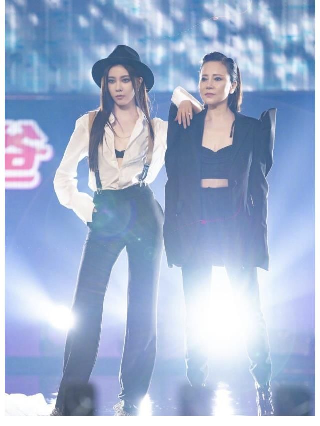 宋妍霏|《媽媽你真好看》收官團舞，為何C位是宋妍霏母女？節目組有講究