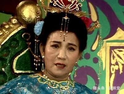 95年和99年两届春晚,赵丽蓉搞笑的背后,