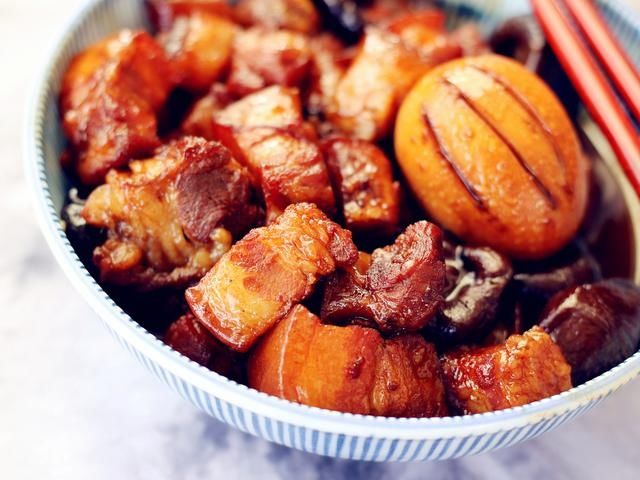 懒人版红烧肉的做法，软烂入味，肥而不腻，太解馋了