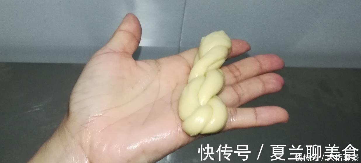 蜂蜜牛奶麻花 有这配方在家也可以轻松做出外酥里软的蜂蜜麻花了