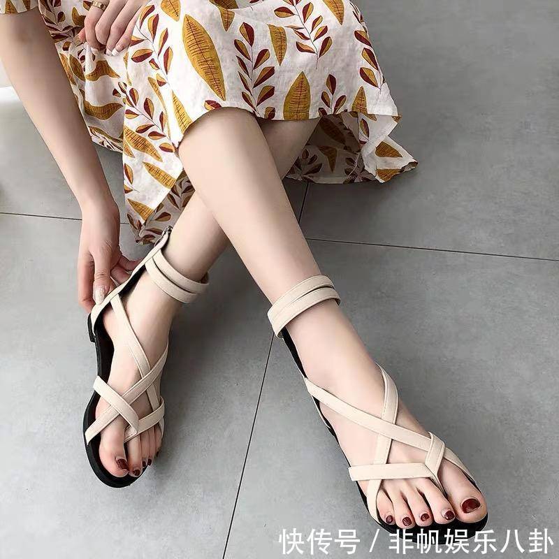 大长腿|缠绕在足尖的视觉冲击,绑带凉鞋复古时尚,散发诱人魅力